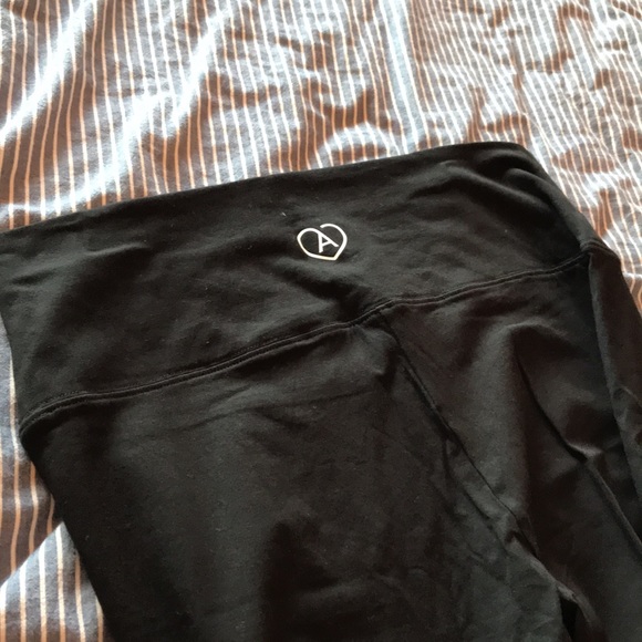 Aritzia thank-you health care heroes leggings - Picture 7 of 7